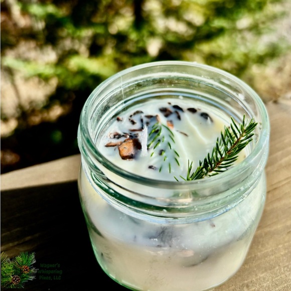 Christmas Spirit in the Pines Candle - Picture 4 of 4